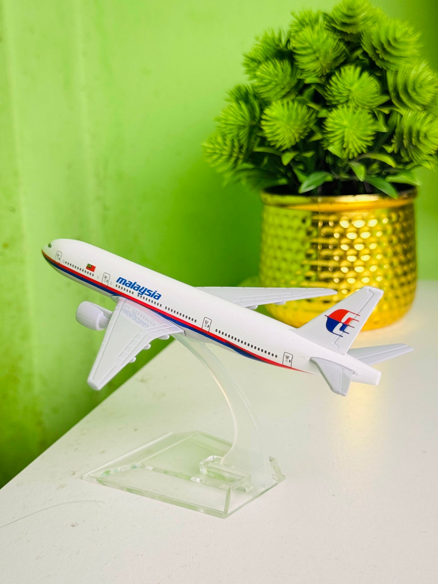Aircraft Model with Rotating Display Stand 2 piece Combo Offer